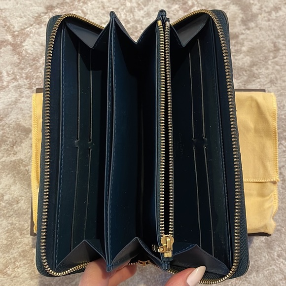 LOUIS VUITTON VERNIS ZIPPY WALLET - Picture 4 of 11